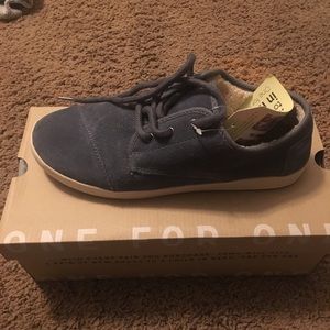 New in box- Tom’s shoes